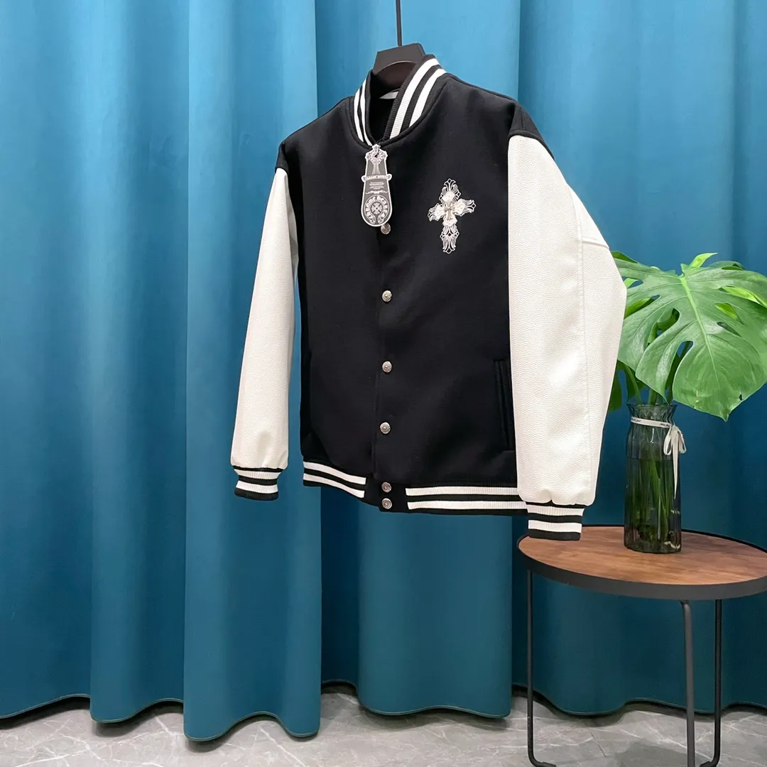 🅿️410 CH➡️Cro Xin 2024ss runway style baseball jacket. I ordered the original model and it took a month to finally ship. I love it so much. The upper body is really cool. A Douyin blogger said that this year's new jacket will become a future trend. If you look through street photos, you will find that celebrities regard it as a collectible jacket, a must-have item for men and women who want light luxury for commuting. Developing the highest version on the entire network, it took 1 month to customize and the cost was extremely high. The German imported flat-machine made custom-woven wool jacquard threads, using the first layer of imported lambskin. The pleated texture is unparalleled. It is hand-cut and meticulously crafted. The stitching position is very technical. Whether the whole garment is good or not depends on this position. Top-notch workmanship and details can stand the test. A full set of customized accessories, the letters are clear and perfectly restored without any difference. High-end atmosphere and full grade! The entire dress is exclusively customized with heavy craftsmanship. The towel patch embroidery is perfectly combined with craft embroidery and precise stitching! Absolute craftsmanship quality!